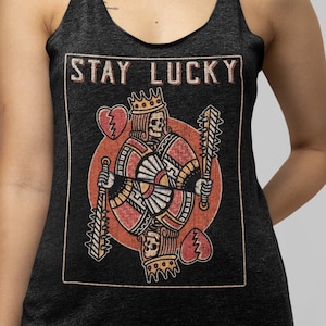 Mantente afortunado, naipe Rey de corazones, tatuaje tradicional de la vieja escuela, camiseta unisex, sudadera con capucha unisex, camiseta sin mangas con espalda cruzada