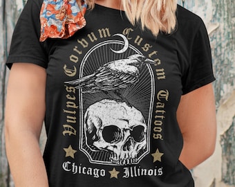 Vulpes corvum, Raven & Skull Tattoo Studio Design, Chicago Illinois, uniseks T-shirt, uniseks hoodie, racerback-tanktop