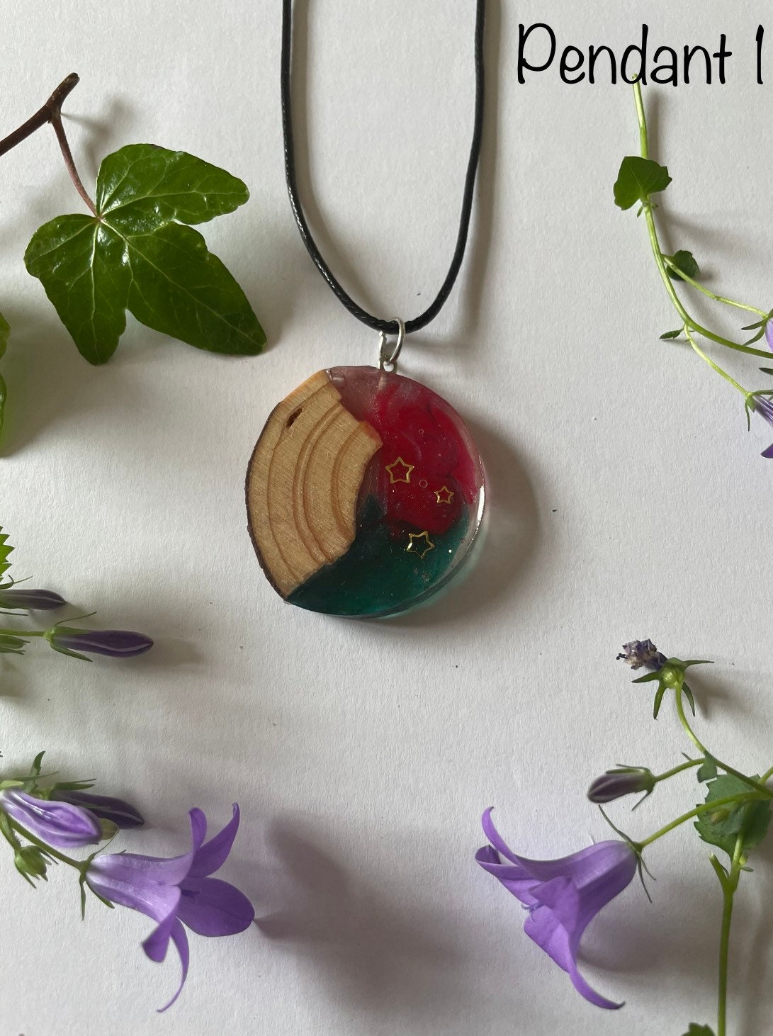 Colgante de madera y resina | Etsy