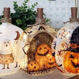 HALLOWEEN Bottle Light, Halloween Light, Halloween Lit Bottle, Halloween Decoration, Halloween Night Light, Lighted Decoration, Halloween