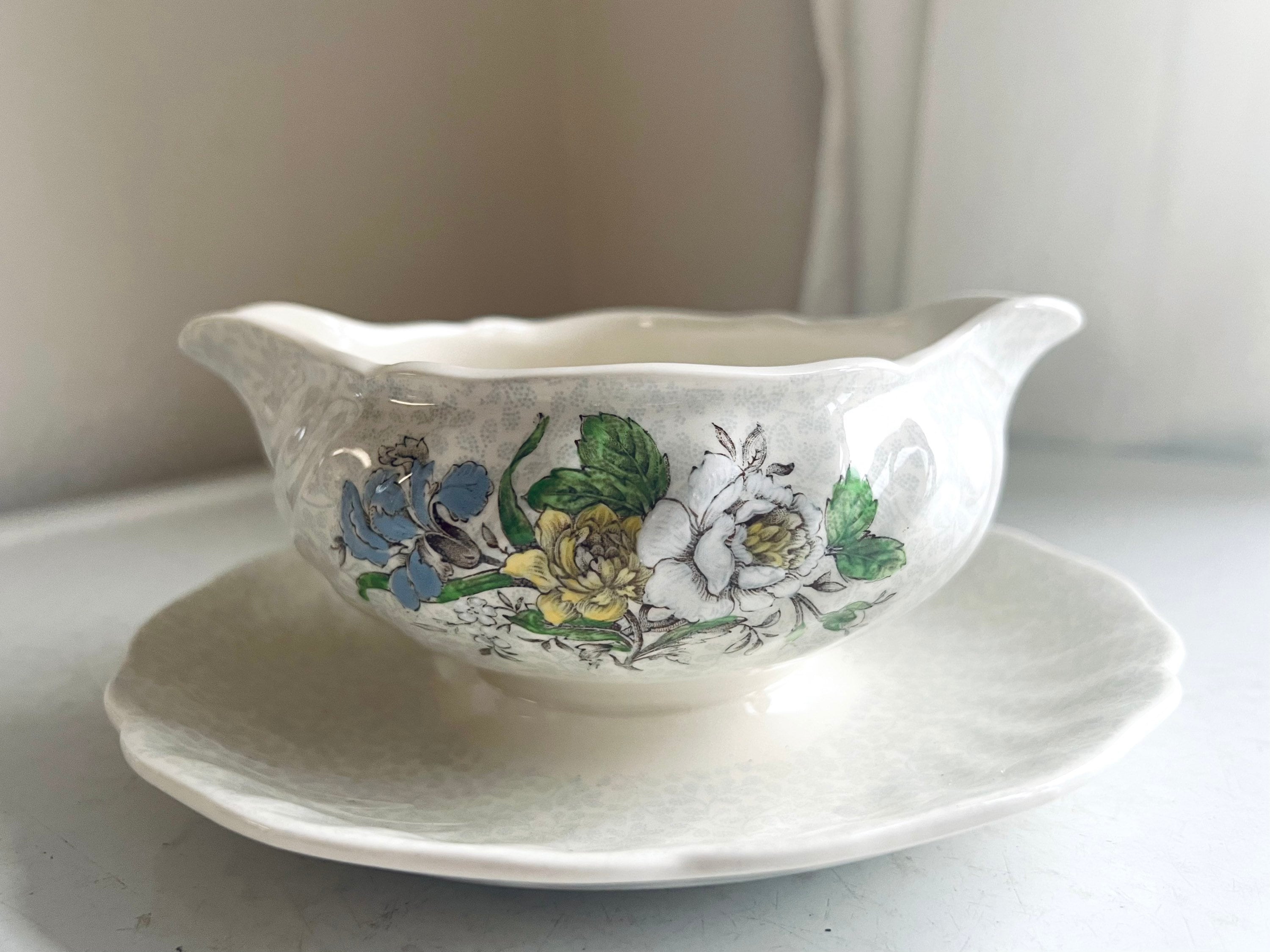 Vintage Sutherland By Royal Doulton Gravy Boat With Attached Underplate ~ Made In England 1950's ~ Sutherland Gravy ~ Sutherland Sauce Bowl
