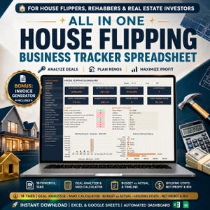 Op de afbeelding: Een laptop met een dashboard voor een vastgoed-flipping bedrijfs-tracker spreadsheet met financiële gegevens, grafieken en projectstatistieken. Inclusief een hamer, rekenmachine en een stapel contant geld op een blauwe achtergrond.