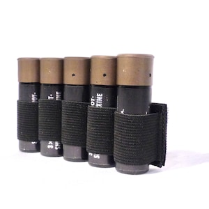 Shotgun shell holder, pouch for five shells