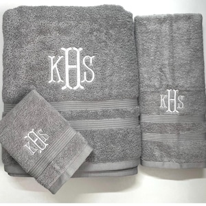 Personalized Bath Towel Set, Monogram Embroidered Bath Towels, 3pc Bath Towel Set, Holiday Graduation GIFT, Dorm Room Useful Gift