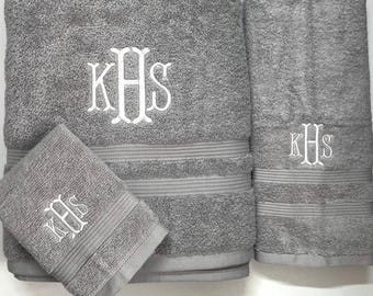 Personalized Bath Towel Set, Monogram Embroidered Bath Towels, 3pc Bath Towel Set, Holiday Graduation GIFT, Dorm Room Useful Gift