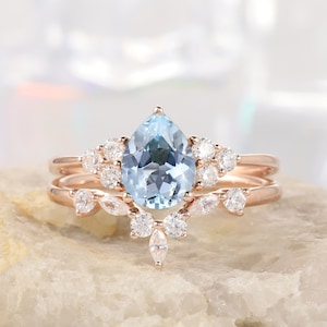 Vintage Pear Cut Aquamarine and Diamond Engagement Ring Set 14K 18K Gold V Shape Band Wedding Set Moissanite Bridal Set Promise Ring for Her