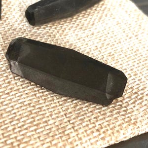1:1 scale star wars themed Black kyber crystal