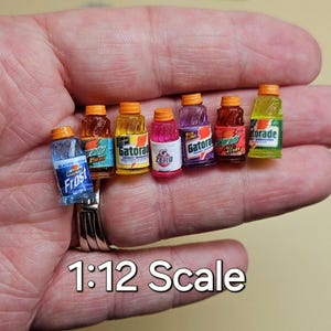 Mini Gatorade Bottle, Dollhouse prop immagine 2