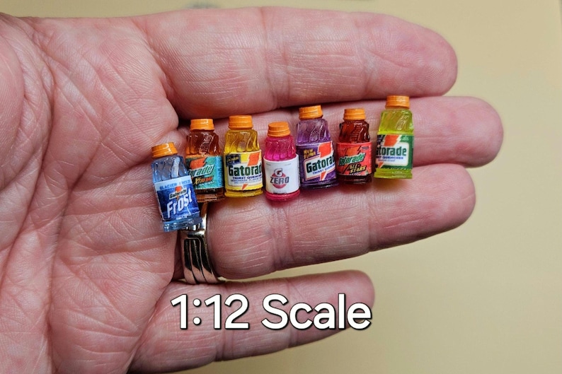 Mini Gatorade Bottle, Dollhouse prop immagine 2