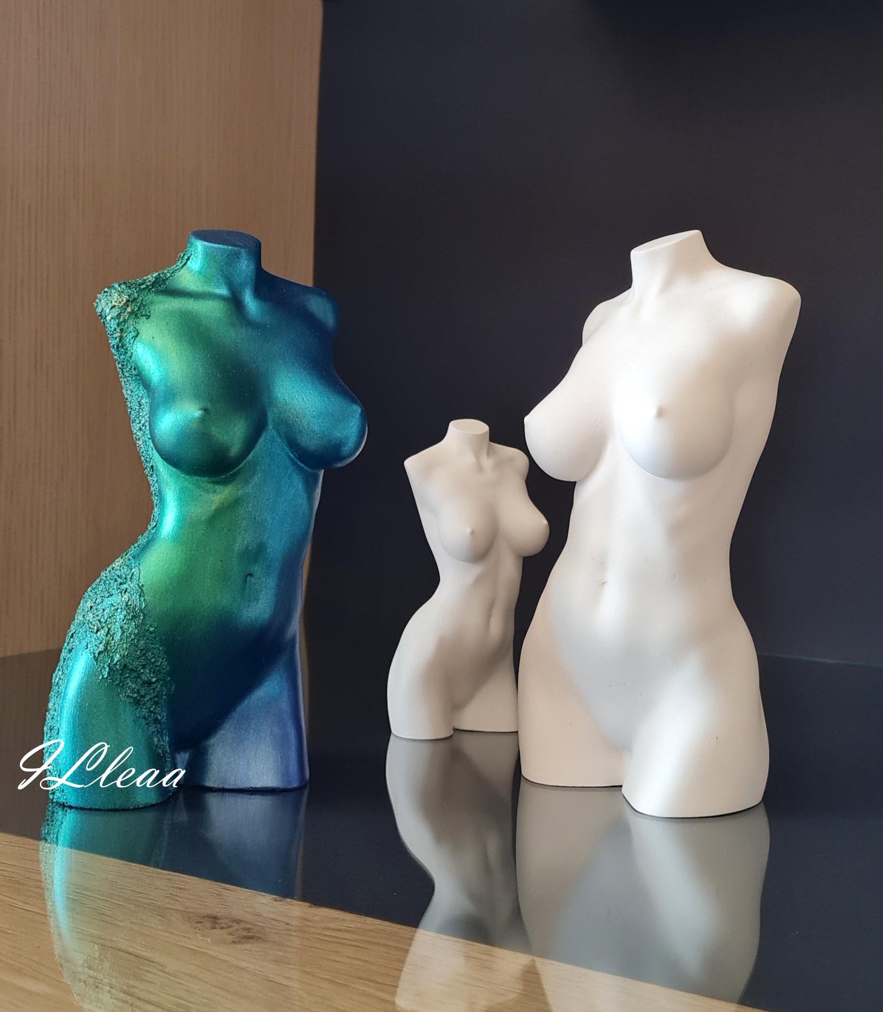 Large Woman sculpture, Body sculpture, Gold statue, Female torso, Female body, Fleabag mother statue