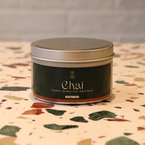 Chai| Kürbis + Rooibos Chai + Ahornsirup | Duftende Soja Kerze | Ästhetische Wohnkultur | minimalistisches Geschenk | Herbstkerze | 245g