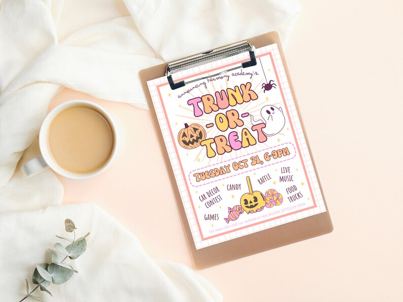 Puede incluir: Un folleto rosa y amarillo con un fantasma y calabazas de dibujos animados anunciando un evento Trunk or Treat en Blooming Harmony Academy el martes 31 de octubre de 6 a 9 pm. El folleto enumera actividades que incluyen un concurso de decoraci&oacute;n de autom&oacute;viles, dulces, rifa, m&uacute;sica en vivo y camiones de comida.