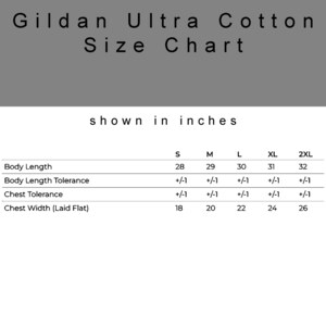 Puede incluir: Tabla de tallas para ropa Gildan Ultra Cotton, en pulgadas. La tabla muestra las medidas de largo de cuerpo y ancho de pecho, con tallas que van de la S a la 2XL. El texto "shown in inches" es visible.