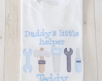 Ajudante do papai | camiseta personalizada | dia para fora camiseta | Ferramentas | Construtor | Martelo | Serra