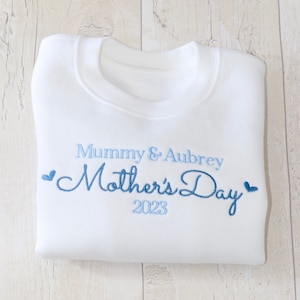 Muttertag Besticktes Sweatshirt | Personalisiertes Sweatshirt | Blau | Personalisiertes T-Shirt | Tragetuch | Mumie | Tochter