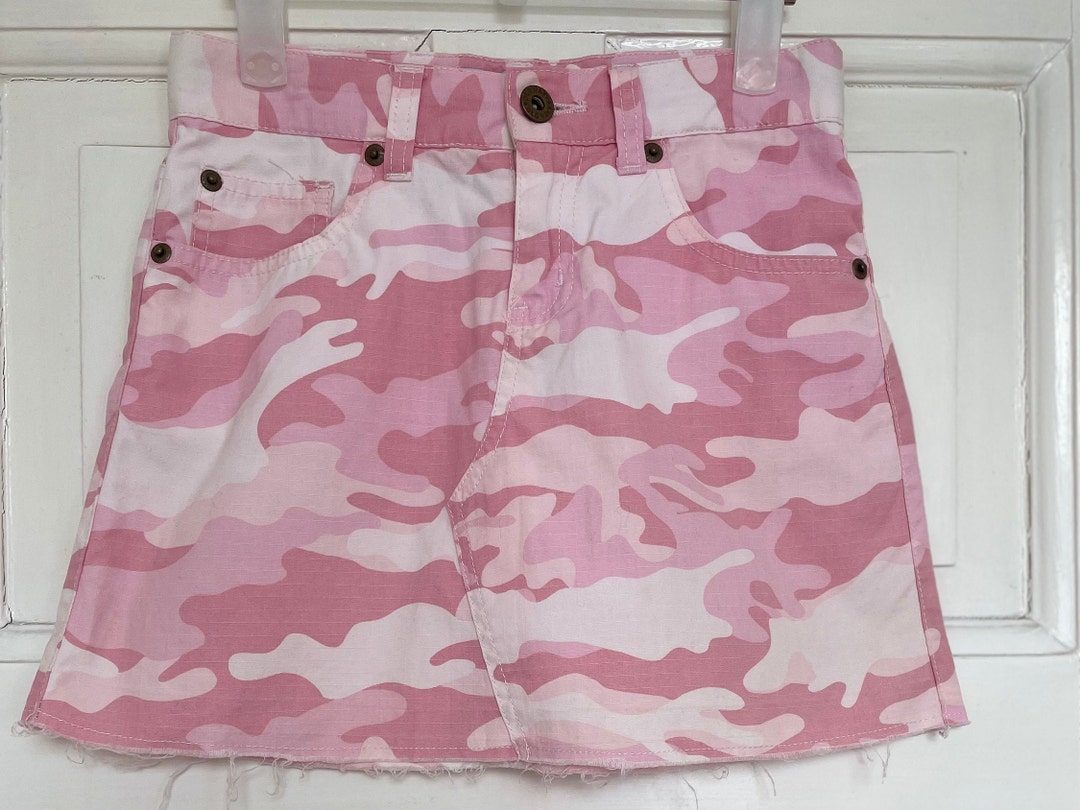 Vintage 90s Old Navy Girls Pink Camouflage Jean Skirt (age 8-10