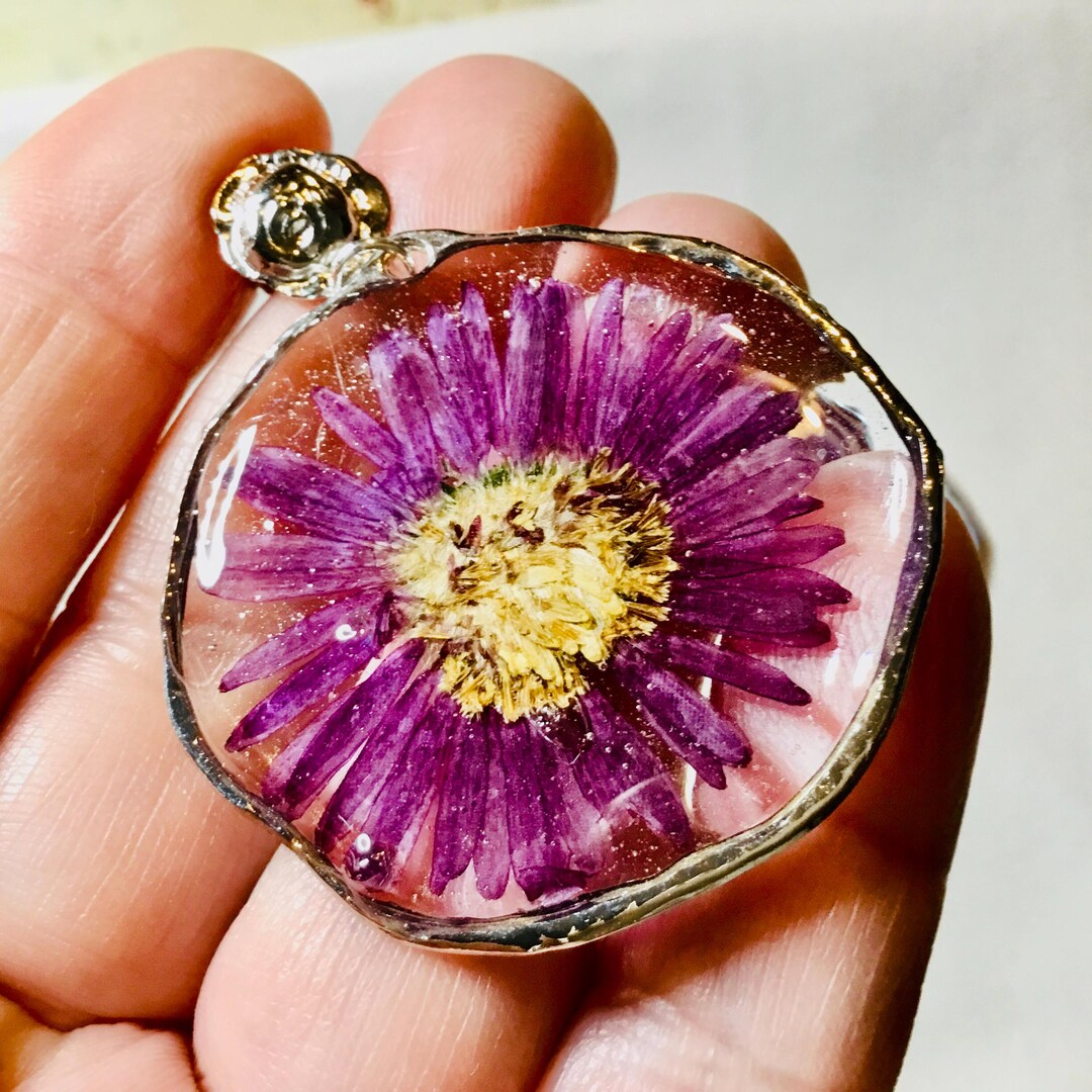 Unique Resin Ear Rings Handmade Resin Earrings With Real Purple Flowers – Artisan ...