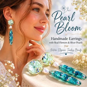 Pendientes azules de aliento de bebé, pendientes largos de flores reales de resina decoradas con perlas de río blanco, diseño único