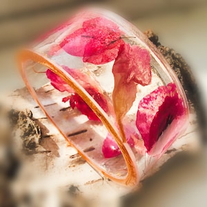 Garden’s Embrace” – Handmade Resin Bangle with Real Bougainvillea & Rose Petals