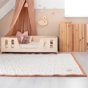 Love by Lily - large play mat for baby and kids - Sunny Clovers - learn to roll and crawl and enjoy playtime