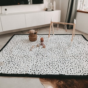 Love by Lily - large play mat for baby and kids - Pebbles - learn to roll and crawl and enjoy playtime