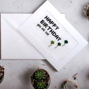 Carte au point de croix | Carte d'anniversaire drôle | Carte de voeux brodée | Joyeux anniversaire vieux con