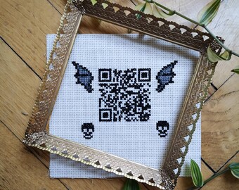 Código QR bordado personalizado con decoración