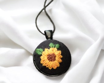 Collar bordado - girasol