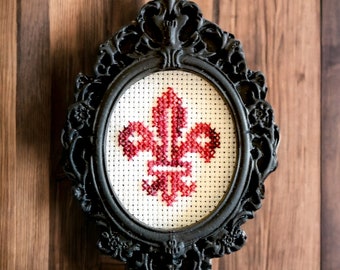 Bordado victoriano / Decoración gótica / Punto de cruz flor de lis