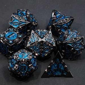 ブラック ブルー メタル ダイス セット Dnd ダイス セット ロール プレイング ゲーム シャープ エッジ ダイス RPG DD ダイス D20 D6