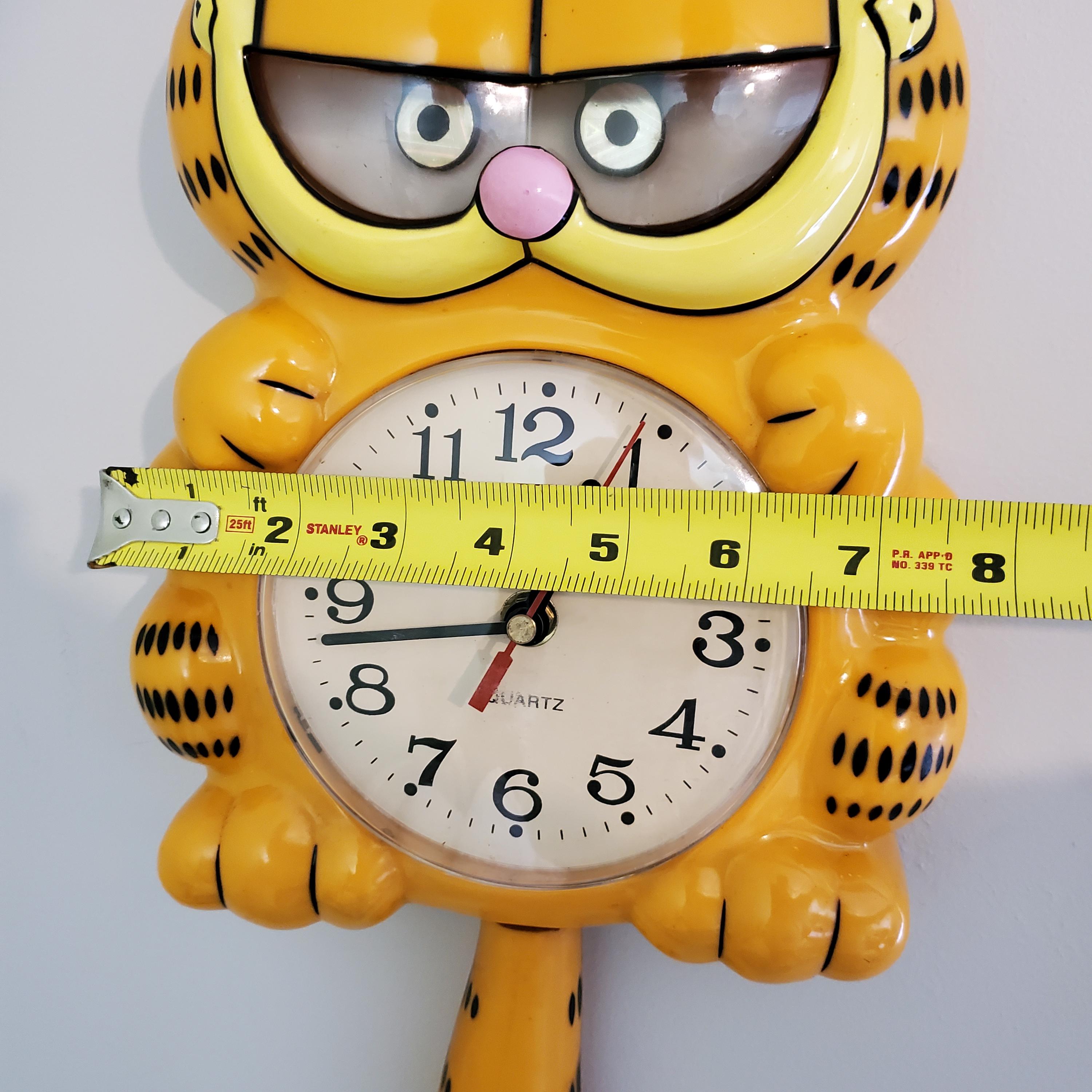 VTG Garfield Wall Clock With Tail Pendulum Retro Quartz Cartoon