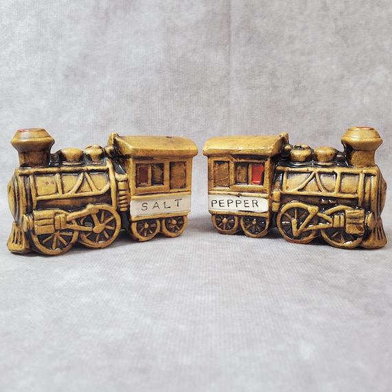 Vintage Train Salt and Pepper Shakers Made in Japan | 1950s