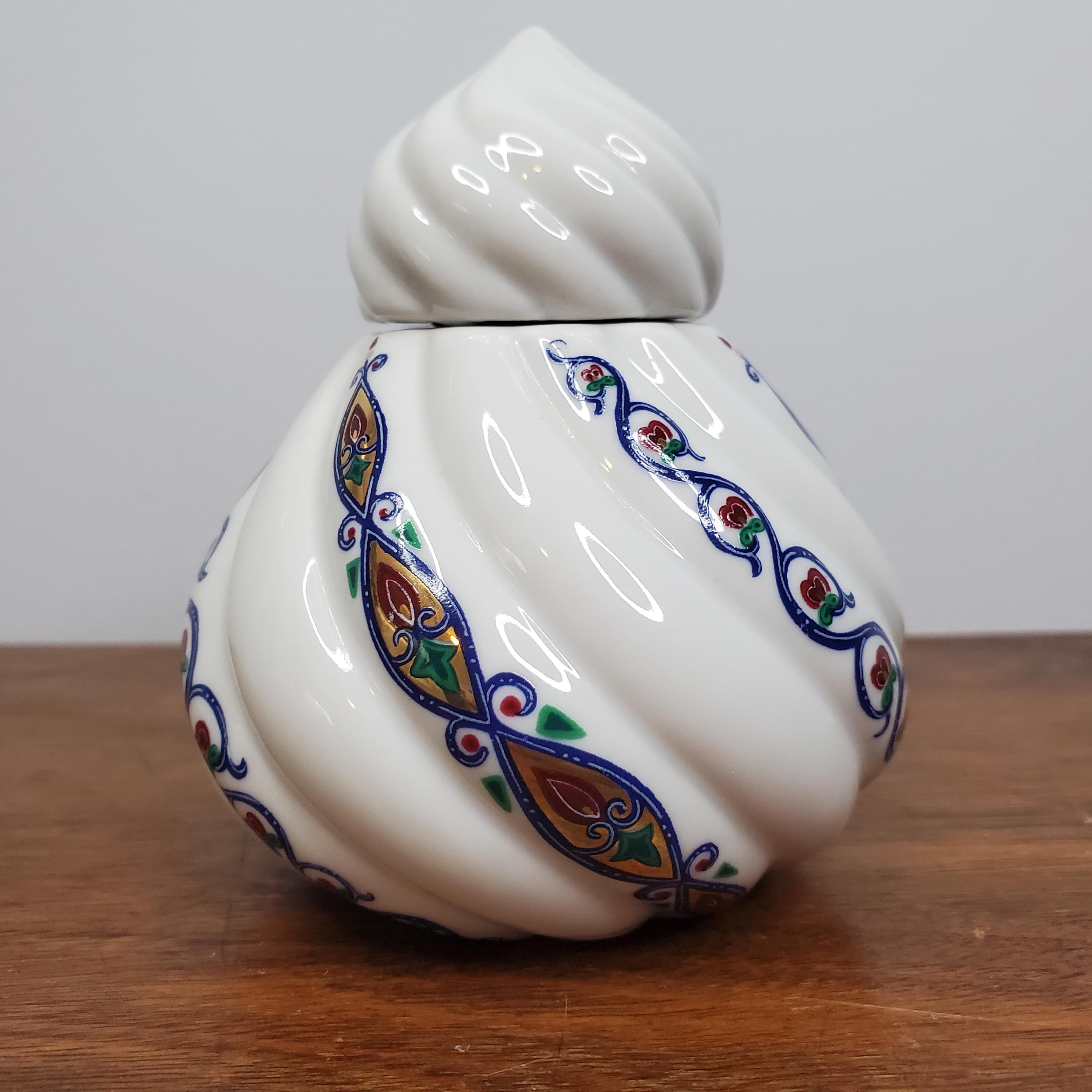 Elizabeth Arden Byzantium Porcelain Jar With Lid Made in Japan
