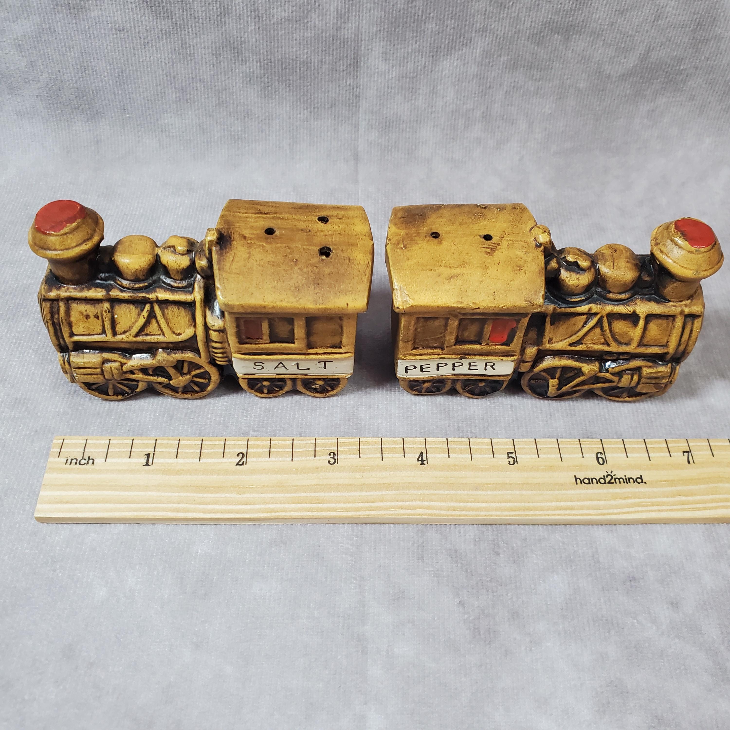 【ヴィンテージ】RelcoJapan Salt & Pepper Shakers Vintage Train Salt and Pepper Shakers Made in Japan | 1950s