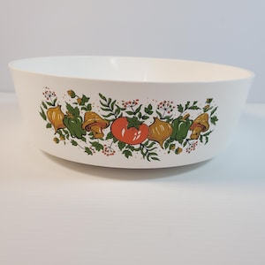 VTG Sterilite Vegetable Mixing Bowl 11 Inch Plastic Salad Bowl Retro Garden Veggie Print Mid Century Cottage Kitchenware Harvest Style Decor