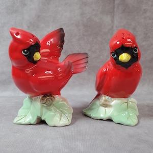 Vintage Red Cardinal Salt and Pepper Shakers Japan Mid Century Bird Figurines Pair Ceramic Kitchen Decor Woodland Tableware Cottagecore