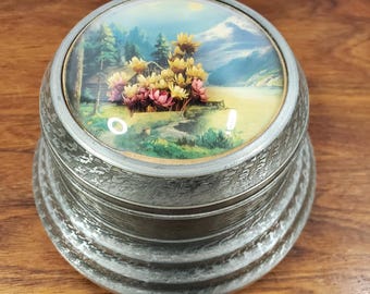 VTG Mid Century Musical Powder Box von David Novelty Co Canada Malerische gewölbte Deckel Strauss Wien Wald Eitelkeit Trinket Schmuckschatulle Hochzeitsgeschenk