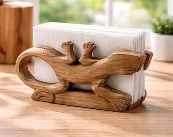 Ręcznie rzeźbiony drewniany serwetnik w kształcie gekona do rustykalnej dekoracji stołu, 9,5" x 3,5" x 2"
