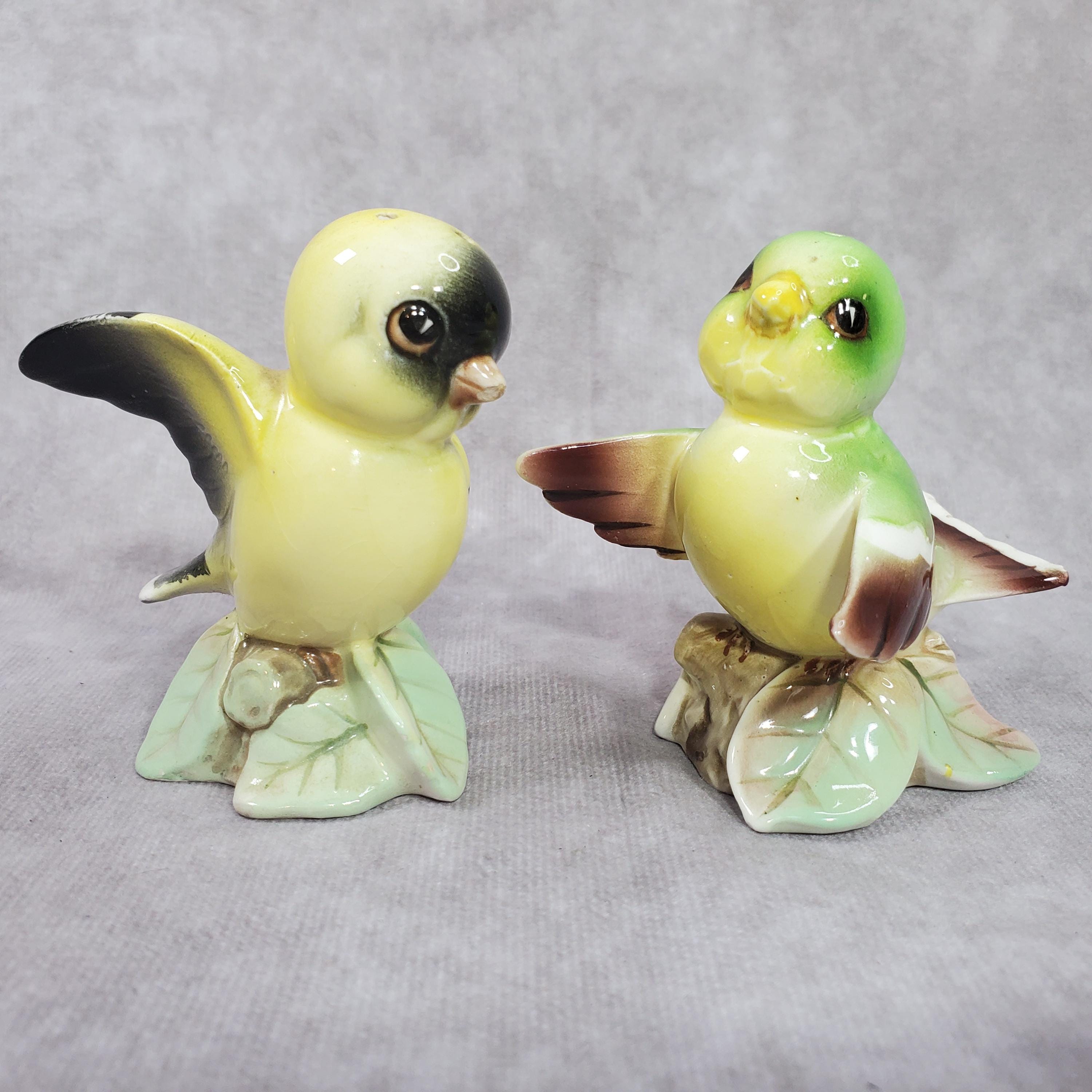 ヴィンテージの鳥の塩コショウ入れ、日本製陶器のフィンチの置物