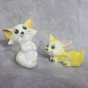 Vintage Japan Cat Salt and Pepper Shakers Yellow Ceramic Kawaii Kitty Pair 1950s Mid Century Cute Cat Figurine Retro Kitchen Decor
