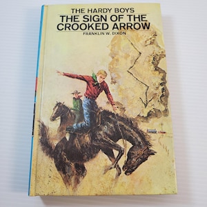 Hardy Jungenbuch #28 Im Zeichen des krummen Pfeils | Vintage Blue Spine Edition | Franklin W. Dixon Mystery-Buch