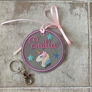 Reflektierender Anhänger Einhorn mit Namen personalisiert Schulkind Schulranzen Schultüte Tasche Rucksack Refrektor