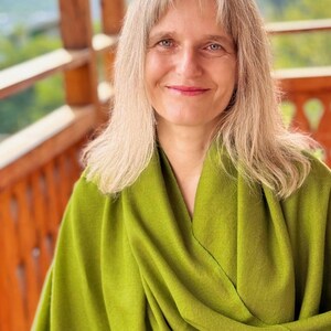 Large Merino Wool Lama Meditation Shawl – Green | Tibetan Blanket, Buddhist Prayer Wrap, Handwoven Diamond Weave