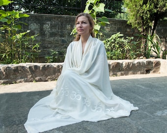Chal de lana merino OM bordado: Manta de yoga para meditación -SHIV OM