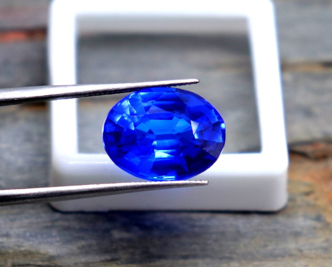 Saphir Naturel Non Chauffé 22.85 Carats - Brut De Garba Tula, Kenya, Bleu-jaune, Translucide