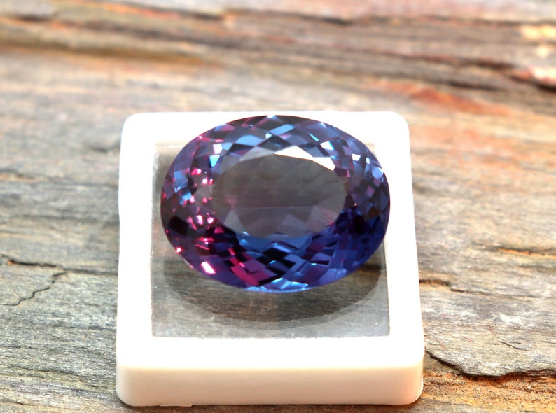 Alexandrite certifiée CGI de qualité AAA Alexandrite multicolore aux couleurs changeantes, taille ovale, pierre précieuse d'Alexandrite extraite de 16 à 18 carats image 4