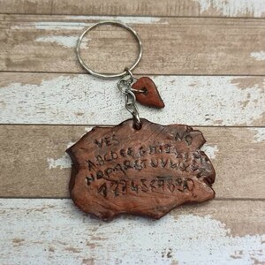 Fimo Ouija-bräda nyckelring