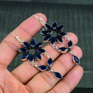Brinco de Safira Azul em Prata de Lei 925, Feito à Mão, Brinco Delicado, Brinco com Gema Incrível, Joia Nova, Presente Ideal para Esposa