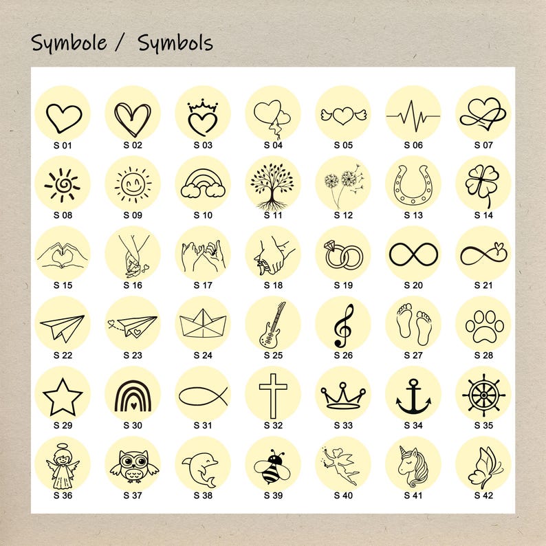 K&ouml;nnte beinhalten: Eine Sammlung von 42 schwarz-wei&szlig;en Strichzeichnungen, jeweils in einem gelben Kreis, darunter Herzen, Kronen und ein Schmetterling. Der Text "Symbole / Symbols" steht oben. Die Symbole sind mit S01 bis S42 nummeriert.