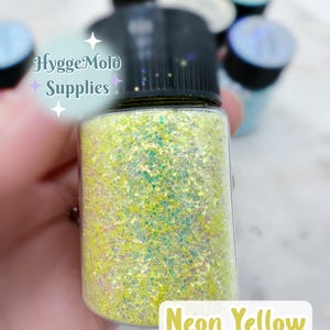 Neon Gelb Glitter Mix Schillernde Glitzer Regenbogen Glitzer Mylarflocken Pigment Glitter Fein und Chunky Glitter Mix